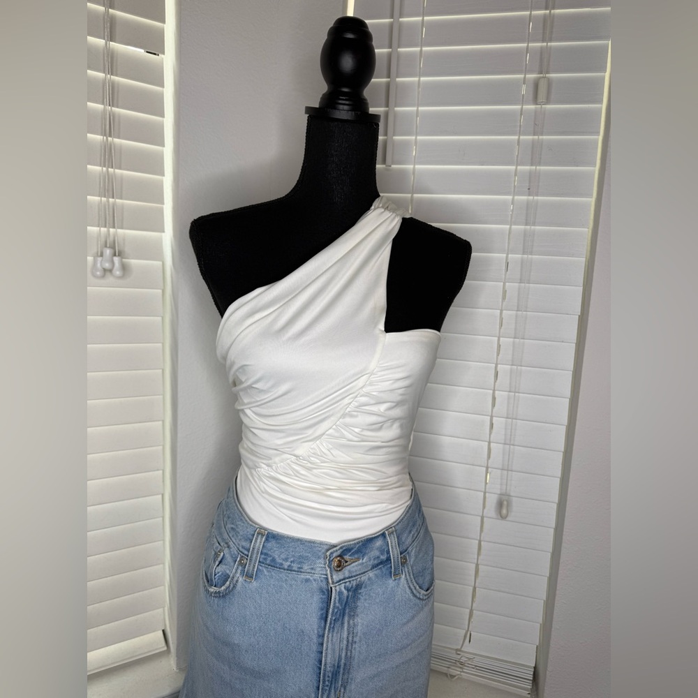 superdown White One-Shoulder Bodysuit